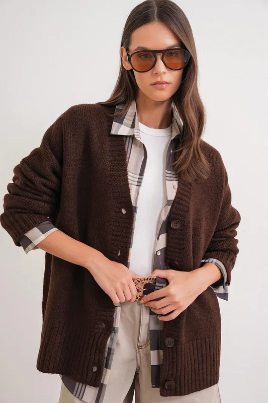 Buttoned V-Neck Ribbed Knit Cardigan