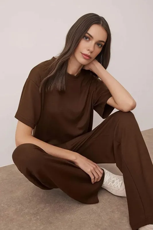 2-Piece Short Sleeve Crew Neck Relaxed Fit Stretch Knit Top Pants Set