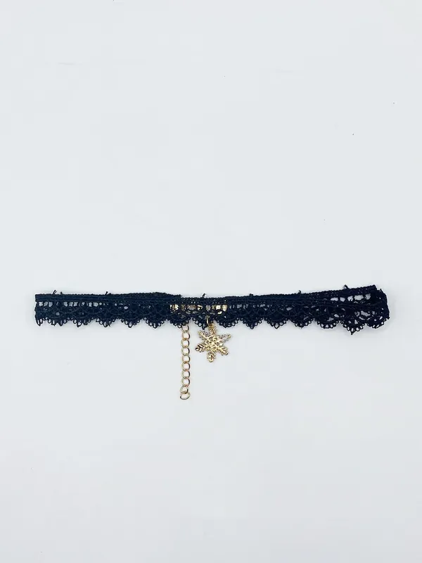 Lace Choker With Snowflake Charm - SVNX
