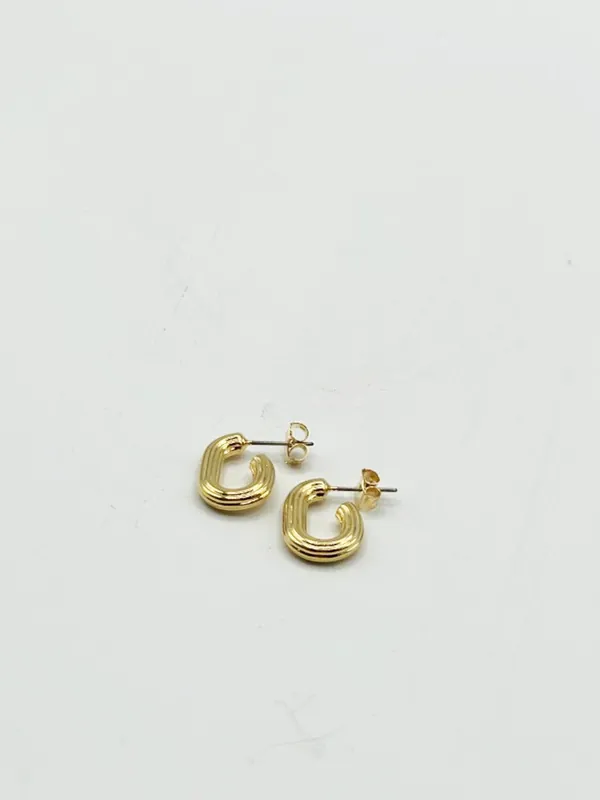 Chunky Oval Half Hoop Earrings - SVNX