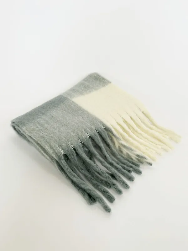 Chunky Check Scarf in Grey & White - SVNX