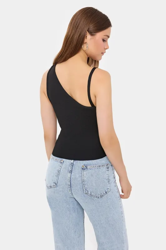 Strap Detail Sleeveless Cropped Top - Hiccup