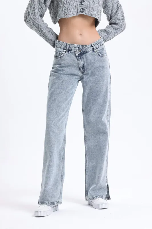 Mid Rise Slit Straight Leg Jeans with a Belt Detail - Hiccup