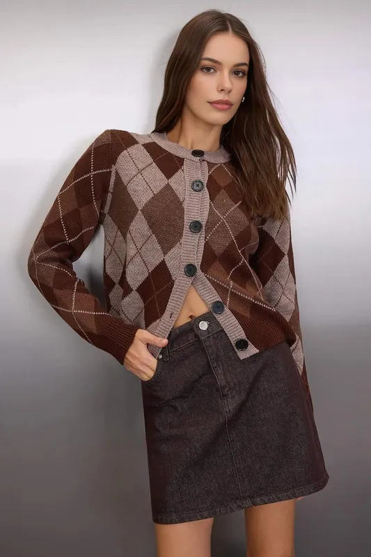 Button-Up Argyle Knit Cardigan with Crew Neck