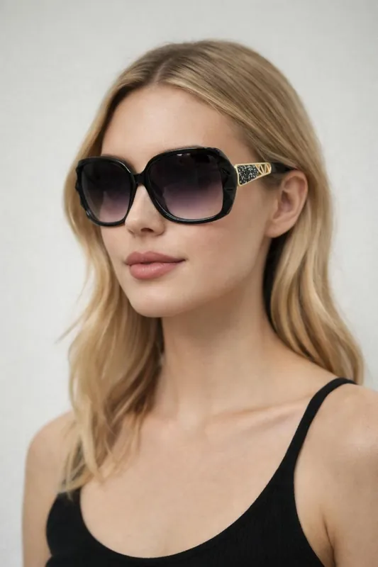Round Square Side Detail Sunglasses In Black - SVNX
