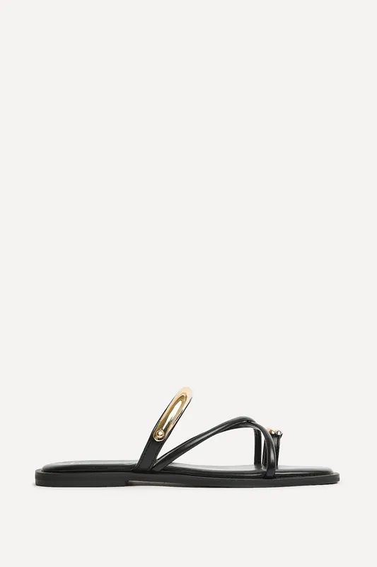 Lillie Black Toe Ring Flat Sandals - Linzi