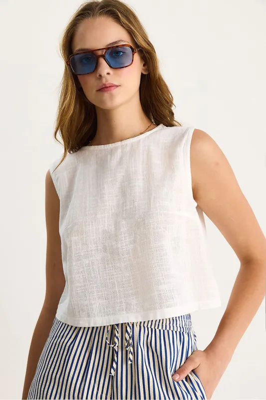 Linen Blend Cropped Crew Neck Blouse - Bianco Lucci