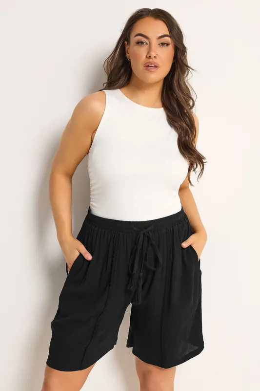 Scallop Trim Shorts - Yours
