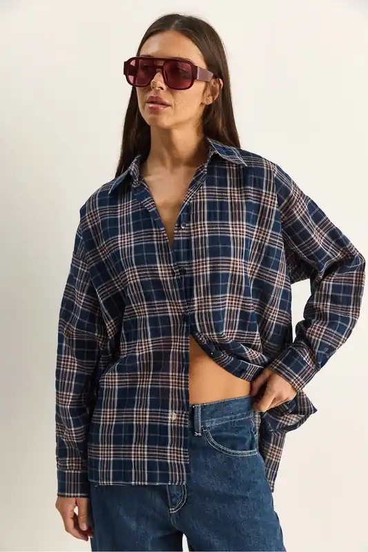 Relaxed Fit Plaid Button-Up Shirt