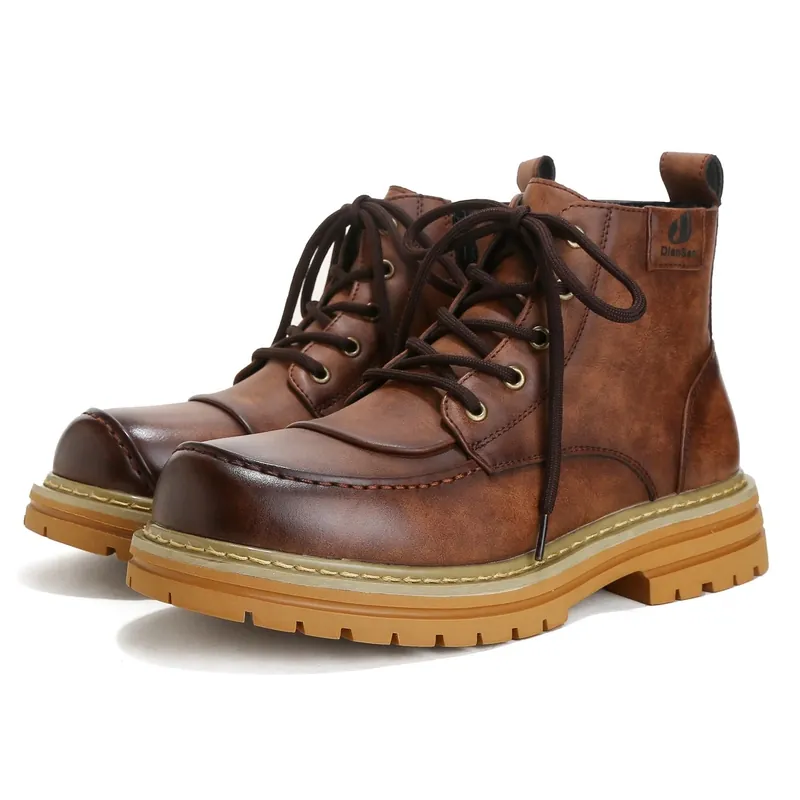 Tom Hollinger | Robust lace-up boots for outdoor adventures