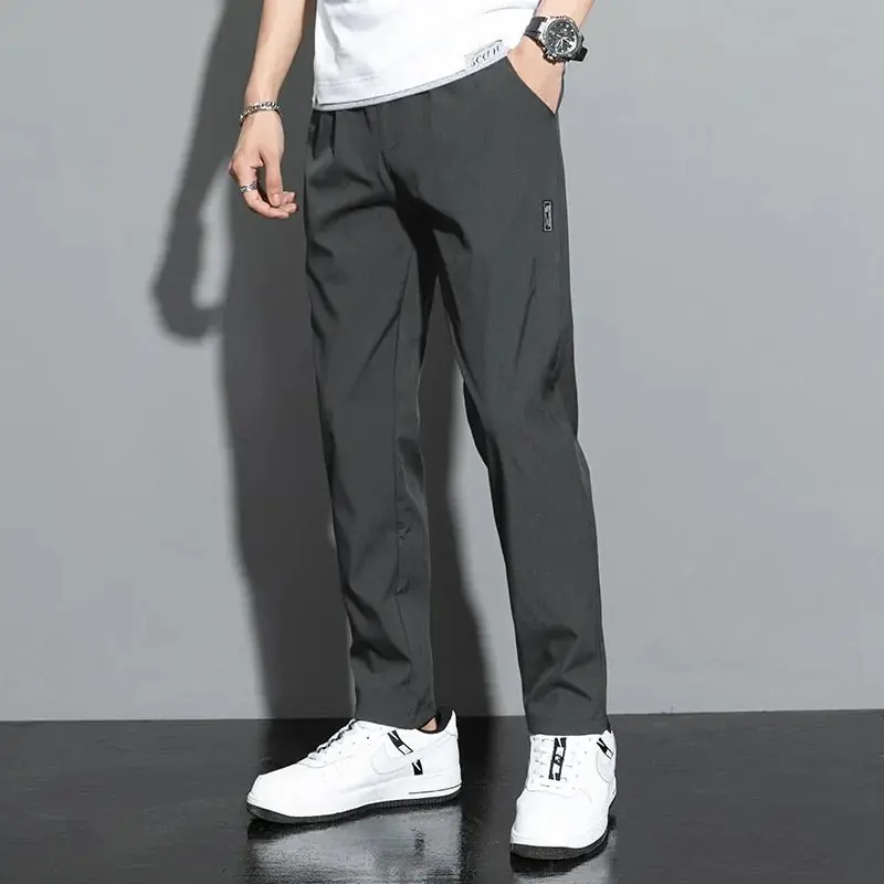 Tom Hollinger | Sporty jogging pants with a cord train - TomHollinger