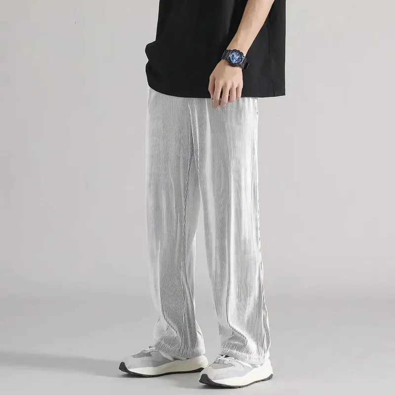 Tom Hollinger | Wide- Cut lounge pants with structure