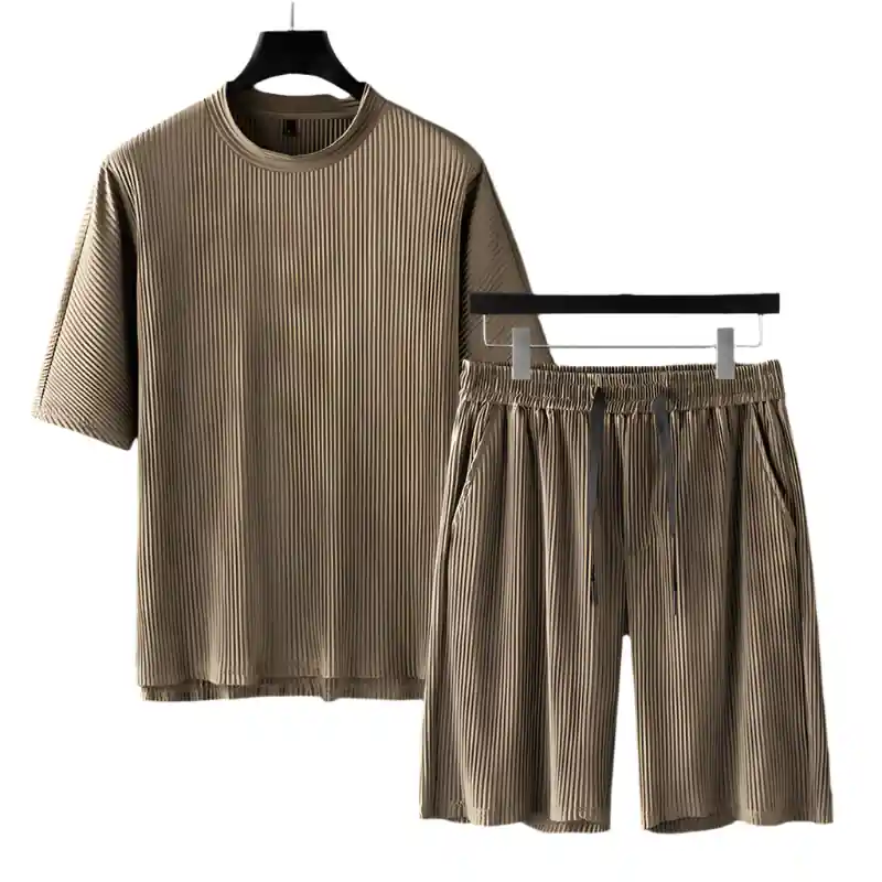 Tom Hollinger | Summer comfort two-part lounge set