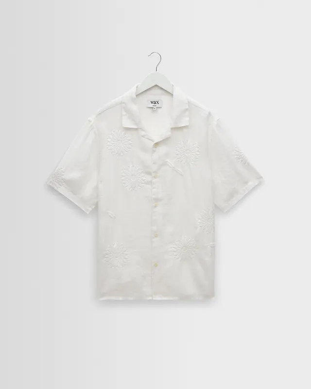 Didcot - White Flower Embroidered Short-Sleeve Shirt